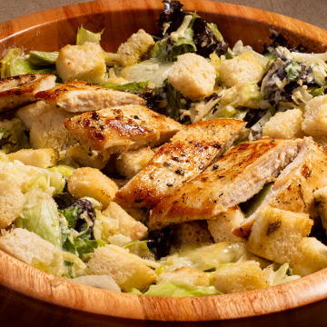 Caesar Salad com filé de frango grelhado