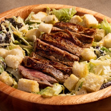 Caesar Salad com filé de mignon